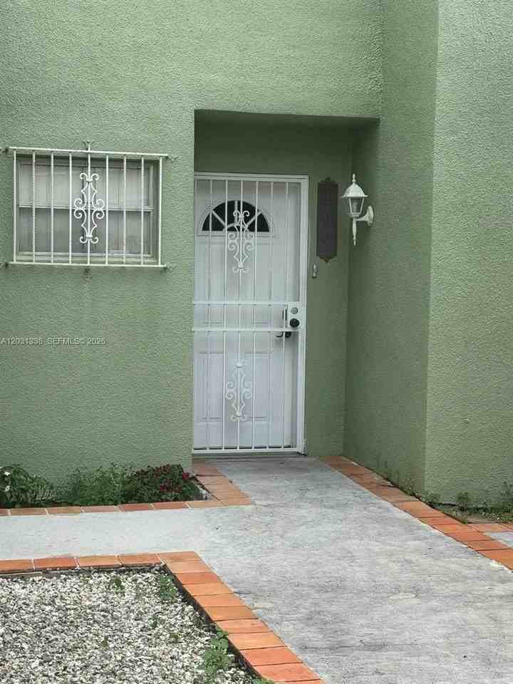 11173 Nw 7th St