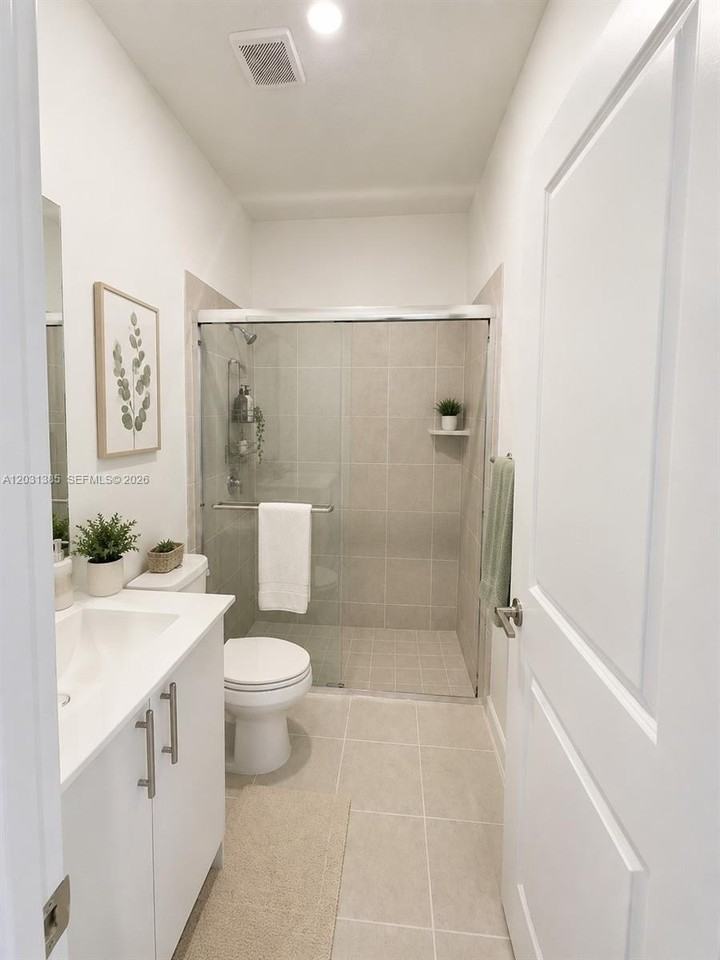 267 SE 11th Ct - Photo 3 of 10