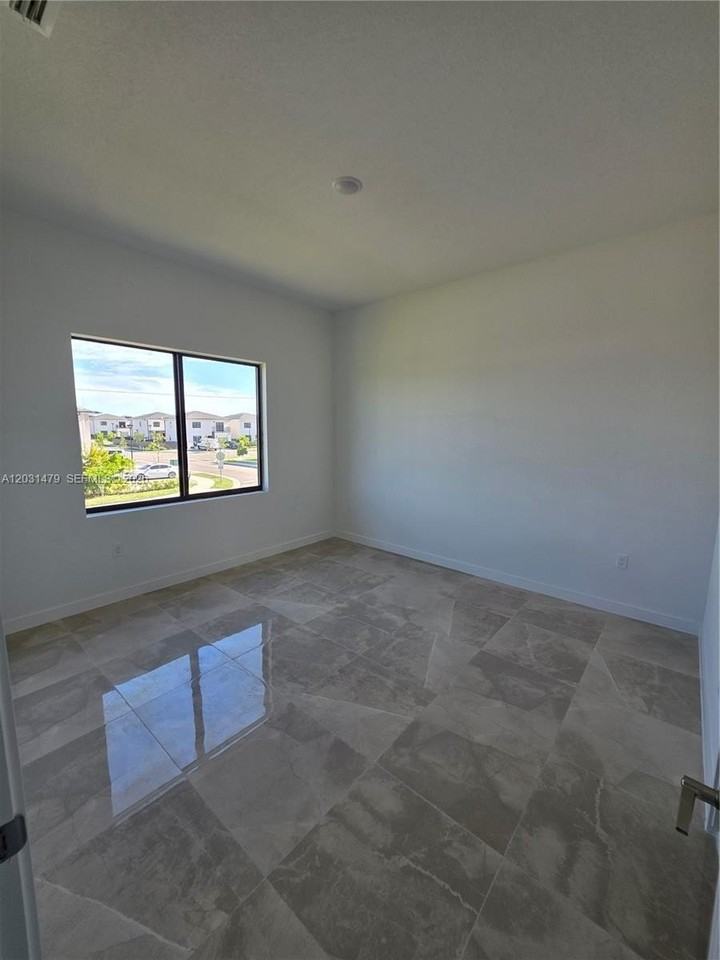 1305 Nw 4th Ter #1305 - Photo 5 of 13