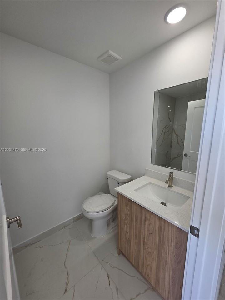 1305 Nw 4th Ter #1305 - Photo 6 of 13