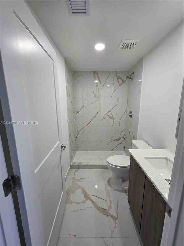 1305 Nw 4th Ter #1305 - Photo 7 of 13