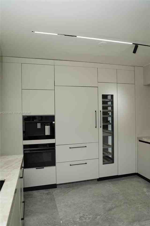 7850 Hawthorne Ave - Photo 7 of 10