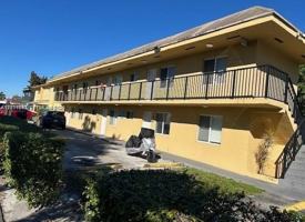 featured image of 661 W 81st St #4