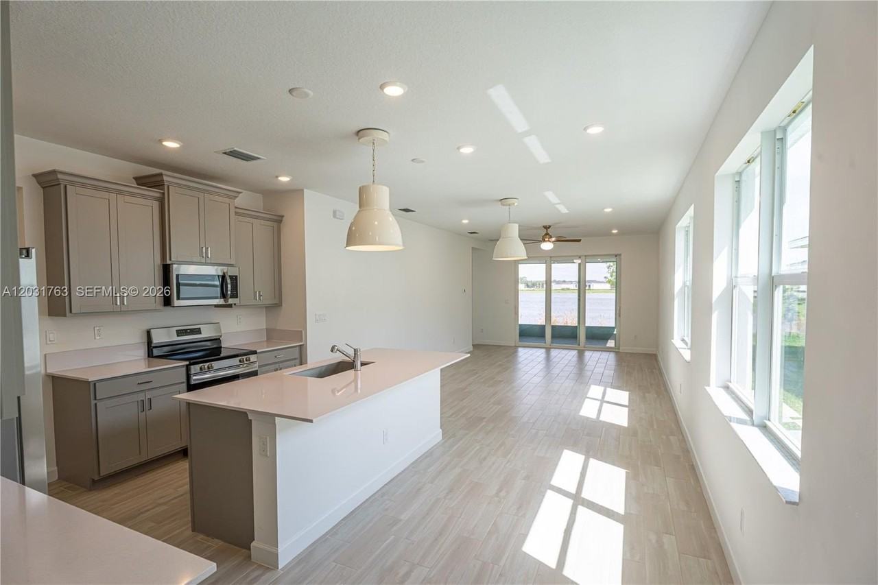 3506 Harborside Ave - Photo 7 of 50