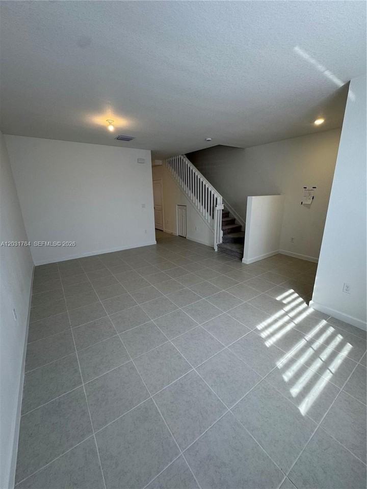 2655 Se 28th Dr #2655 - Photo 7 of 17