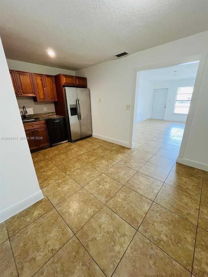 7701 Sw 10th Ct #1A - Photo 5 of 15