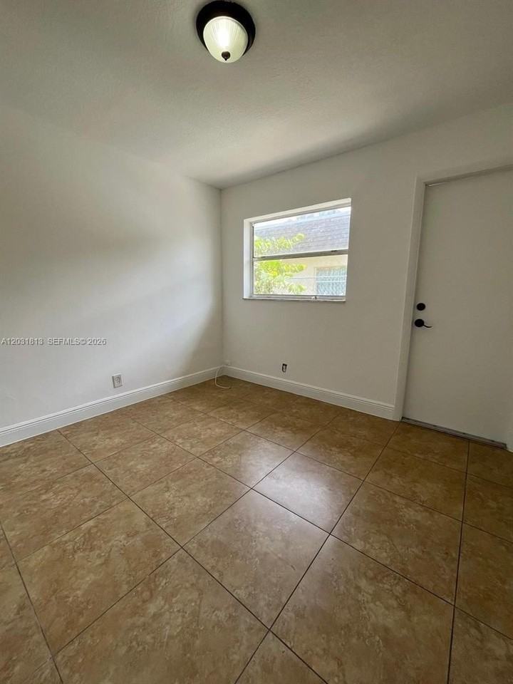 7701 Sw 10th Ct #1A - Photo 7 of 15
