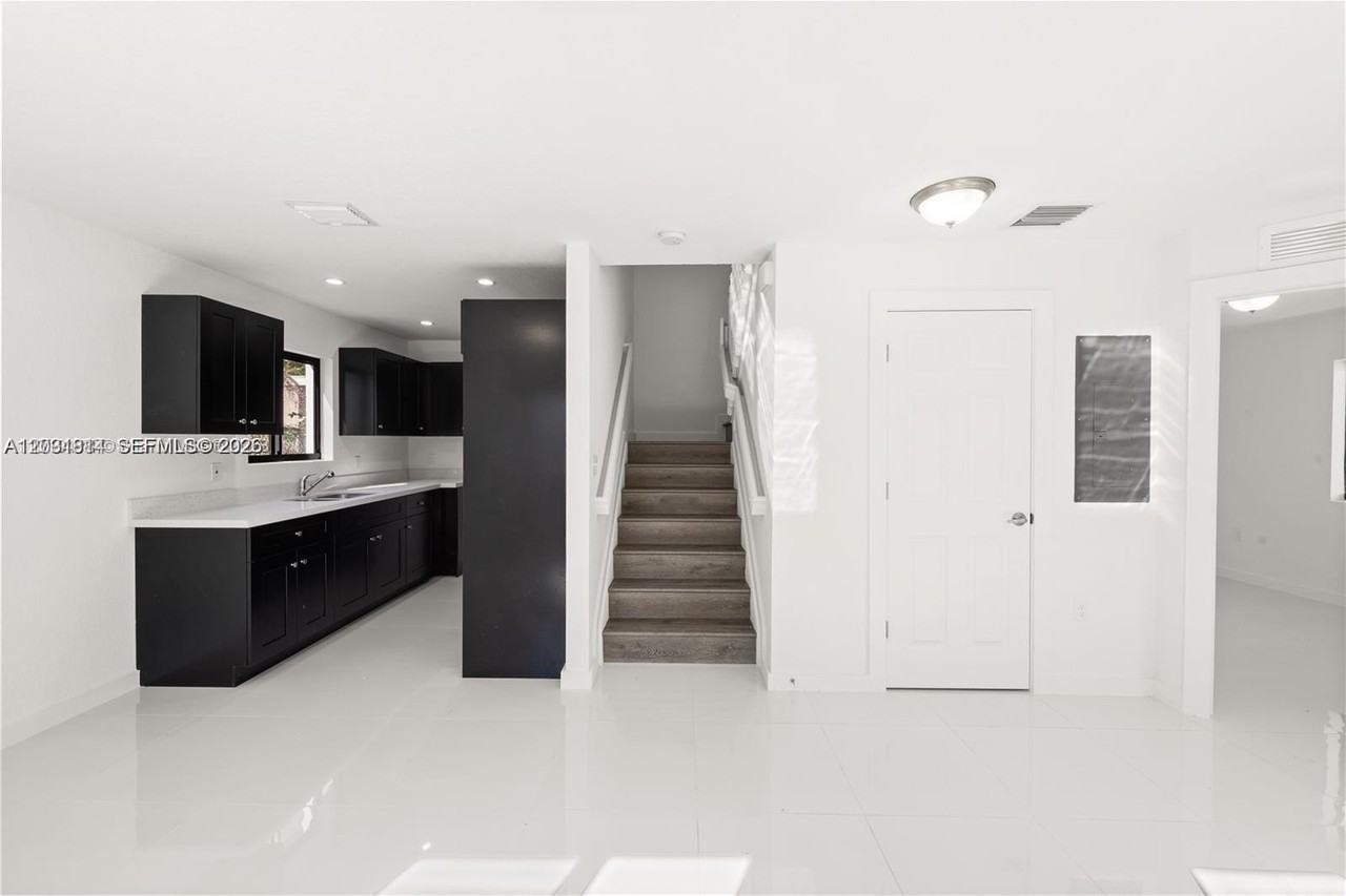 2243 Nw 50th St #2 - Photo 3 of 10