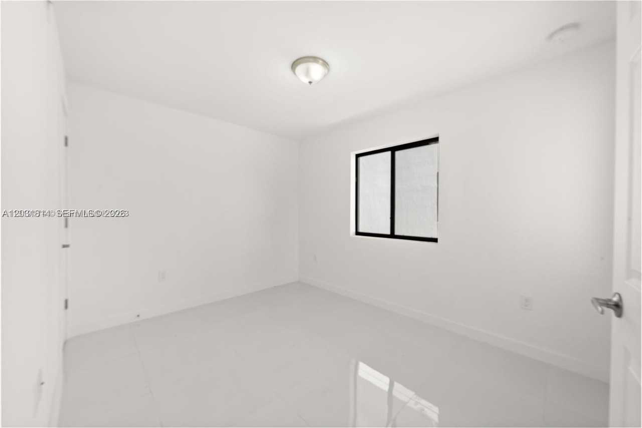 2243 Nw 50th St #2 - Photo 4 of 10