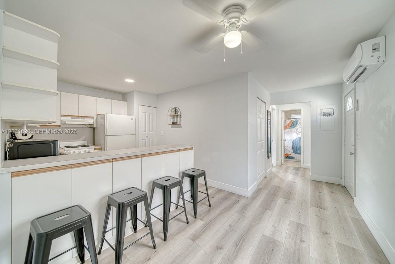 7622 Sw 21st St #7622 - Photo 4 of 17