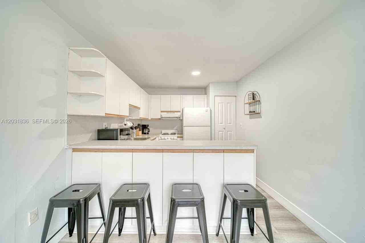 7622 Sw 21st St #7622 - Photo 5 of 17