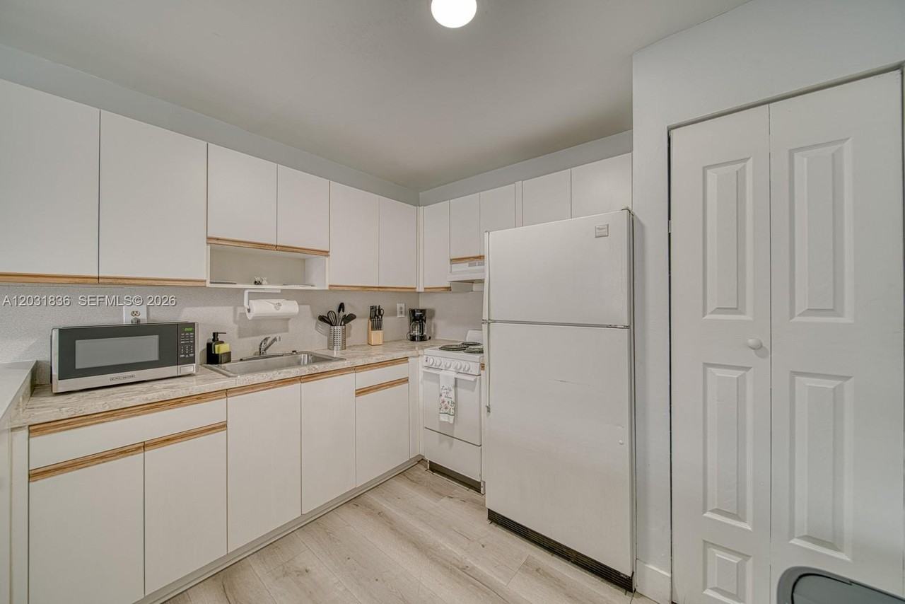 7622 Sw 21st St #7622 - Photo 6 of 17