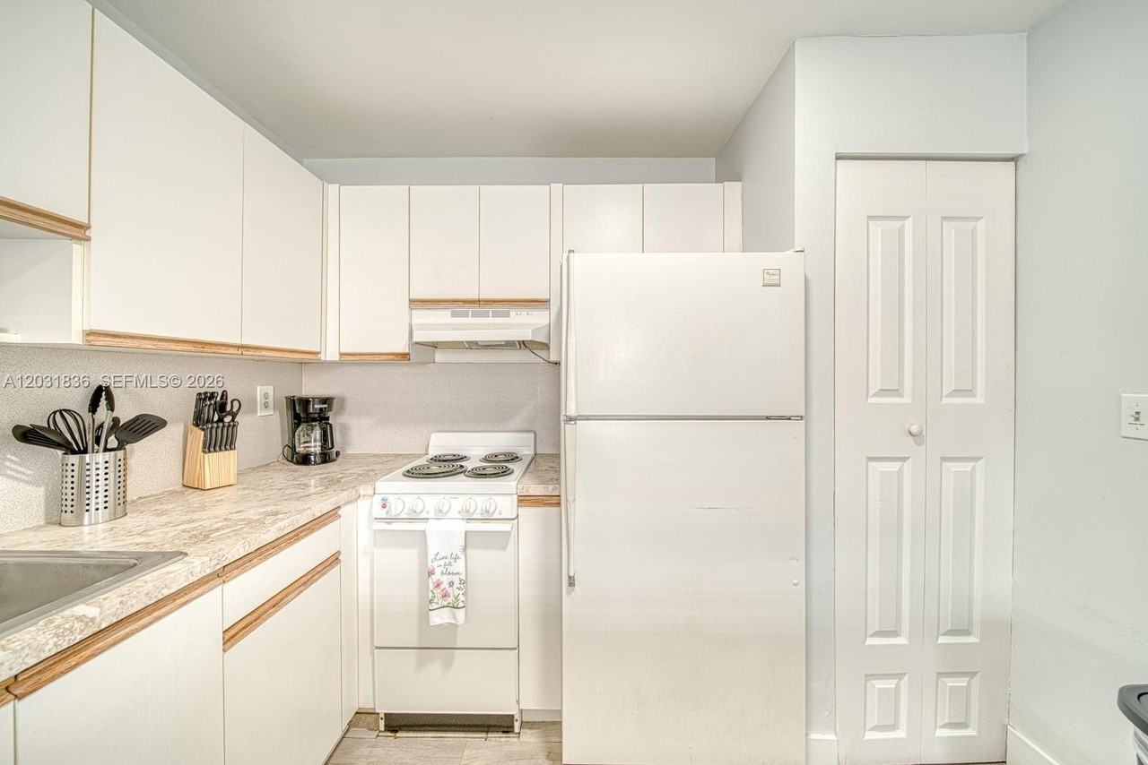 7622 Sw 21st St #7622 - Photo 7 of 17
