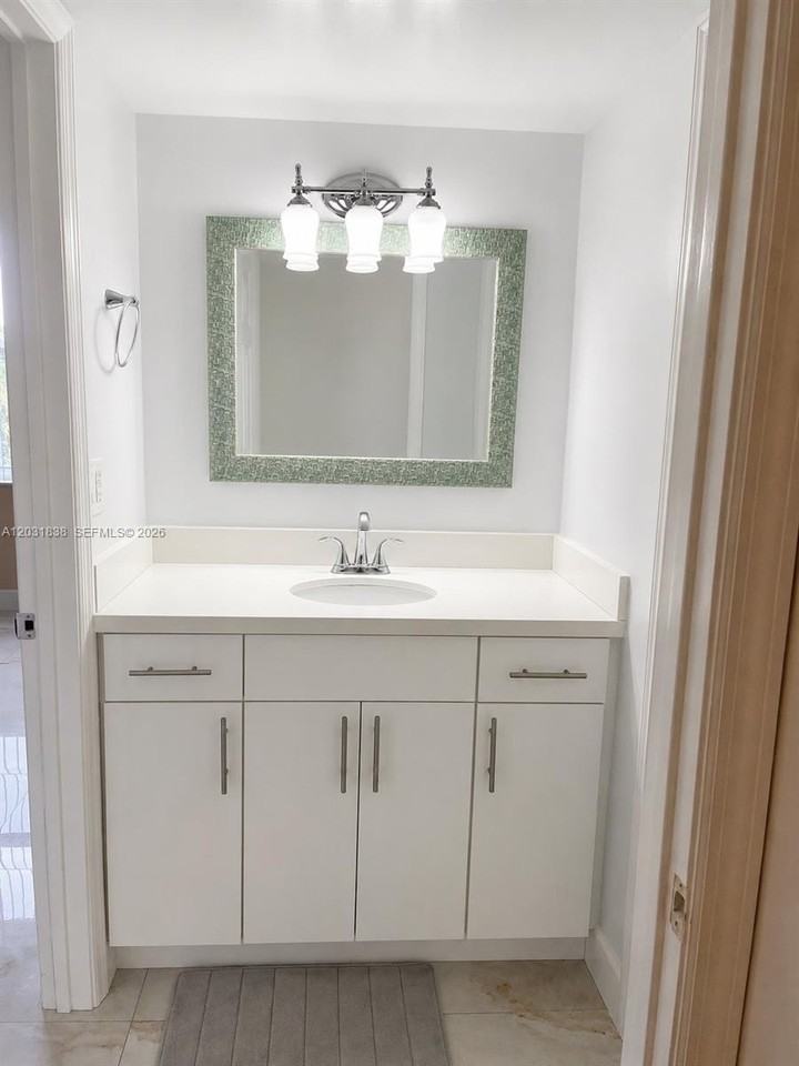9420 Tangerine Pl #401 - Photo 5 of 32