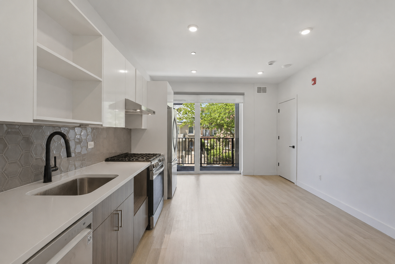 948 W Sunnyside Ave #210 - Photo 2 of 17