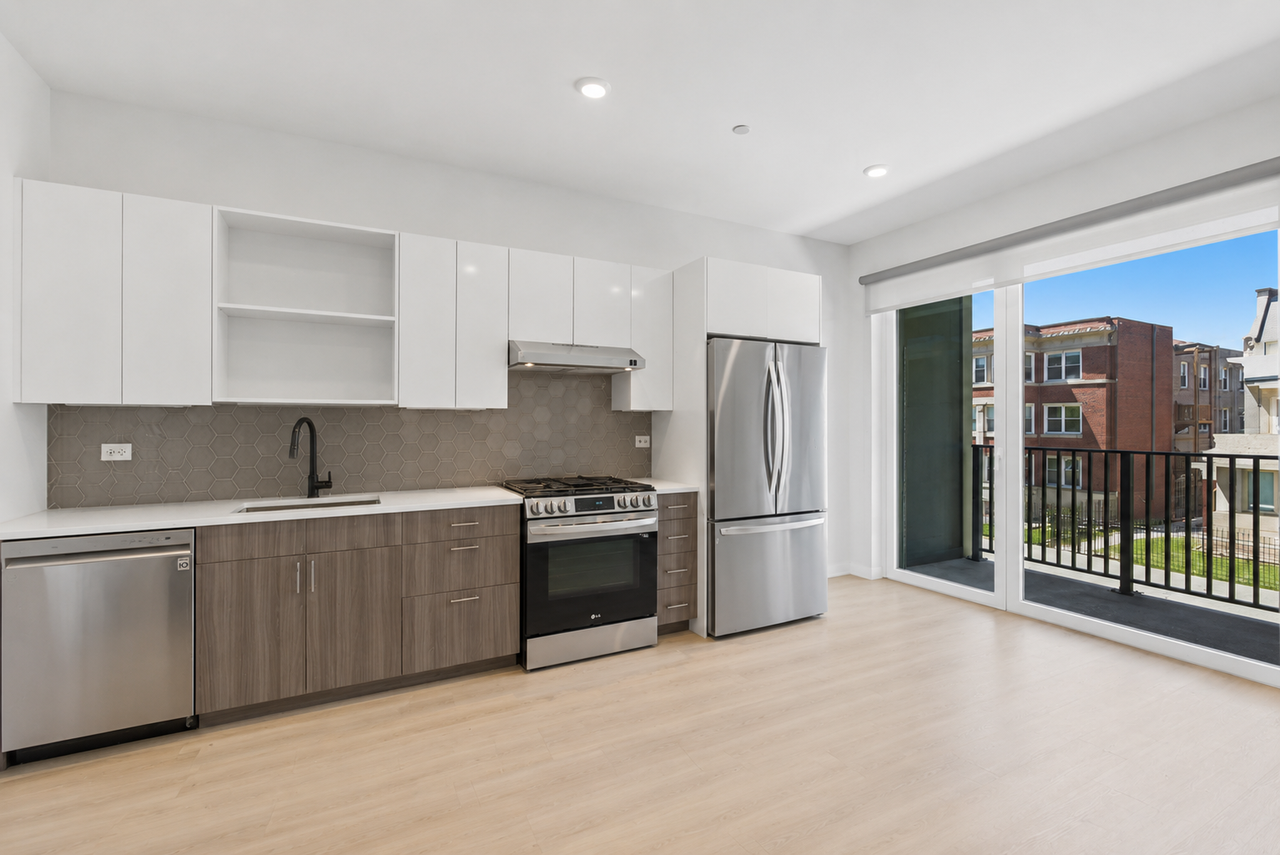 948 W Sunnyside Ave #210 - Photo 3 of 17