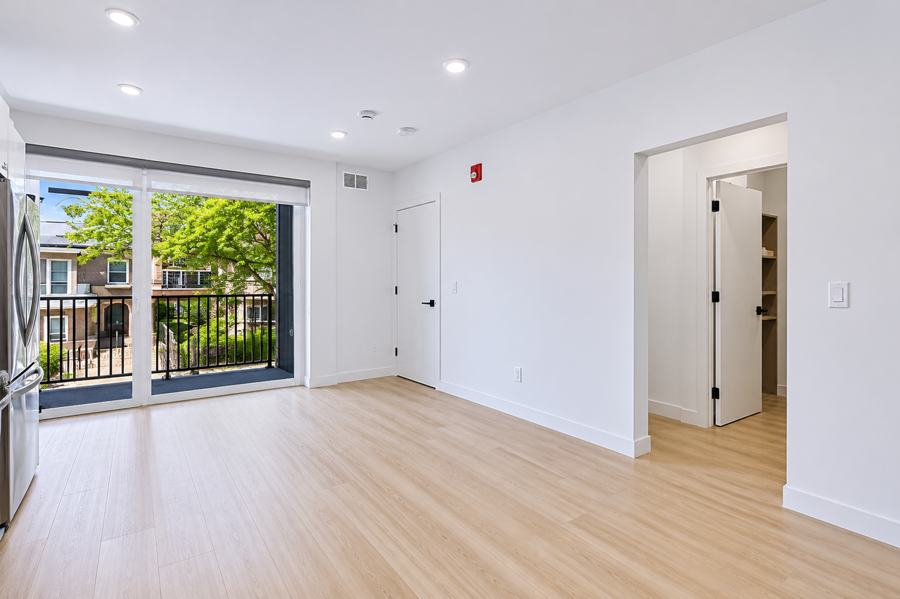 948 W Sunnyside Ave #210 - Photo 6 of 17