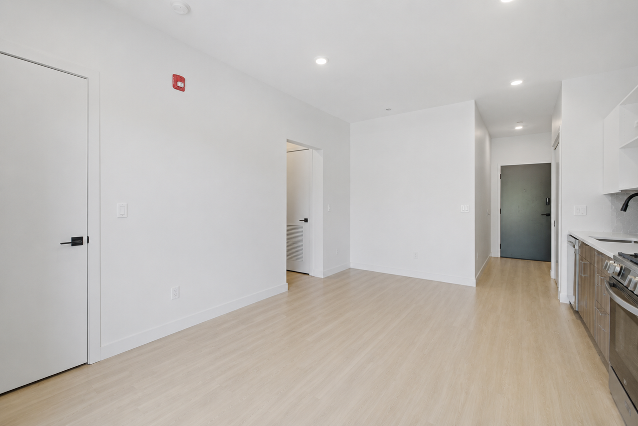 948 W Sunnyside Ave #210 - Photo 7 of 17