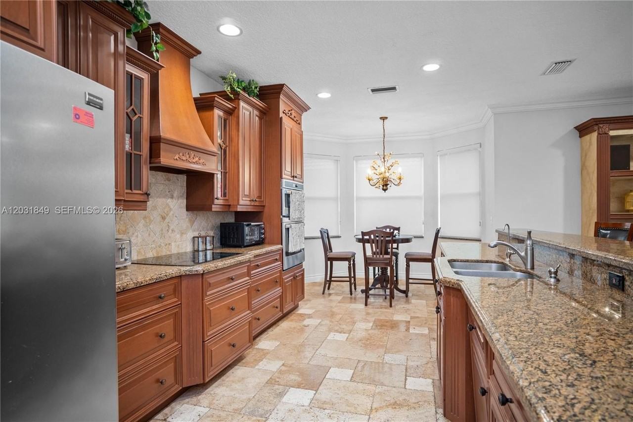 7759 La Corniche Cir - Photo 6 of 37