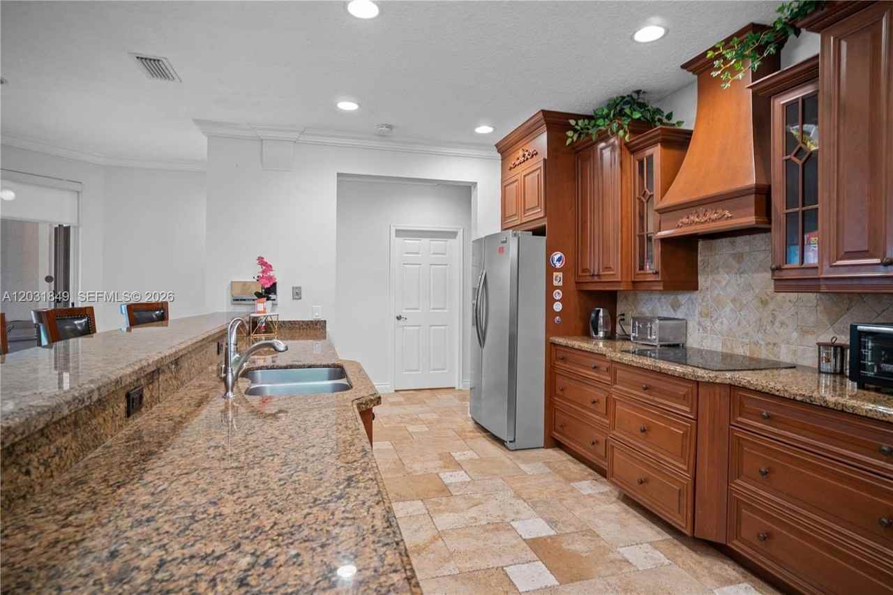 7759 La Corniche Cir - Photo 7 of 37