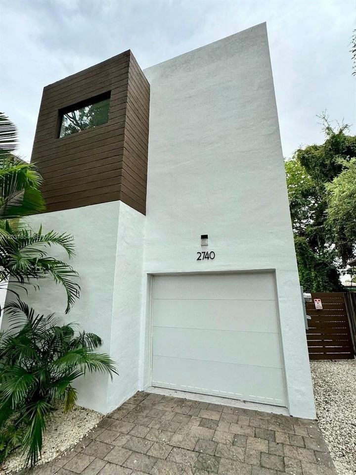 2740 Sw 29th Ave #2740 - Photo 3 of 17
