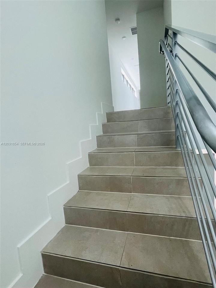 2740 Sw 29th Ave #2740 - Photo 5 of 17