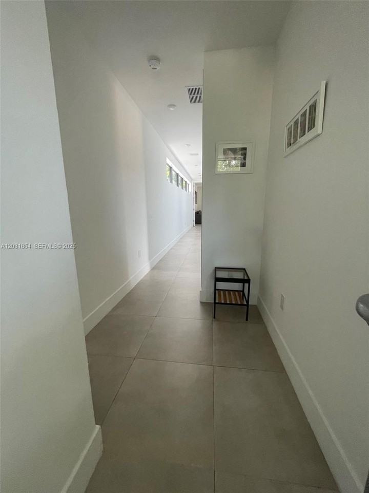2740 Sw 29th Ave #2740 - Photo 6 of 17
