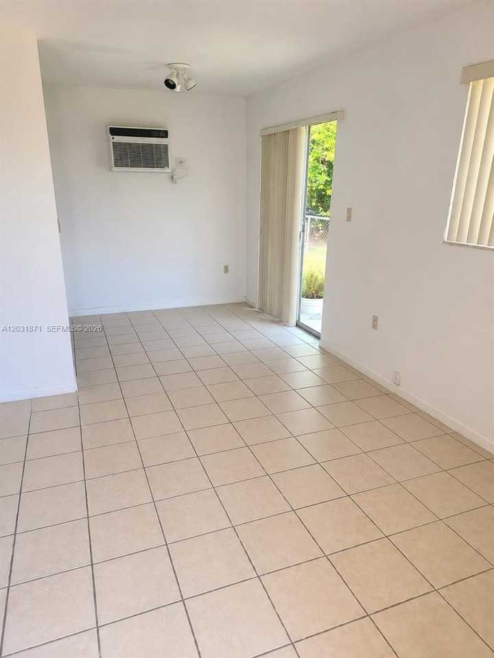 8935 Sw 28th St #8935 - Photo 3 of 10