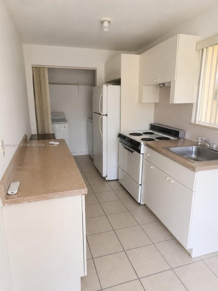 8935 Sw 28th St #8935 - Photo 5 of 10