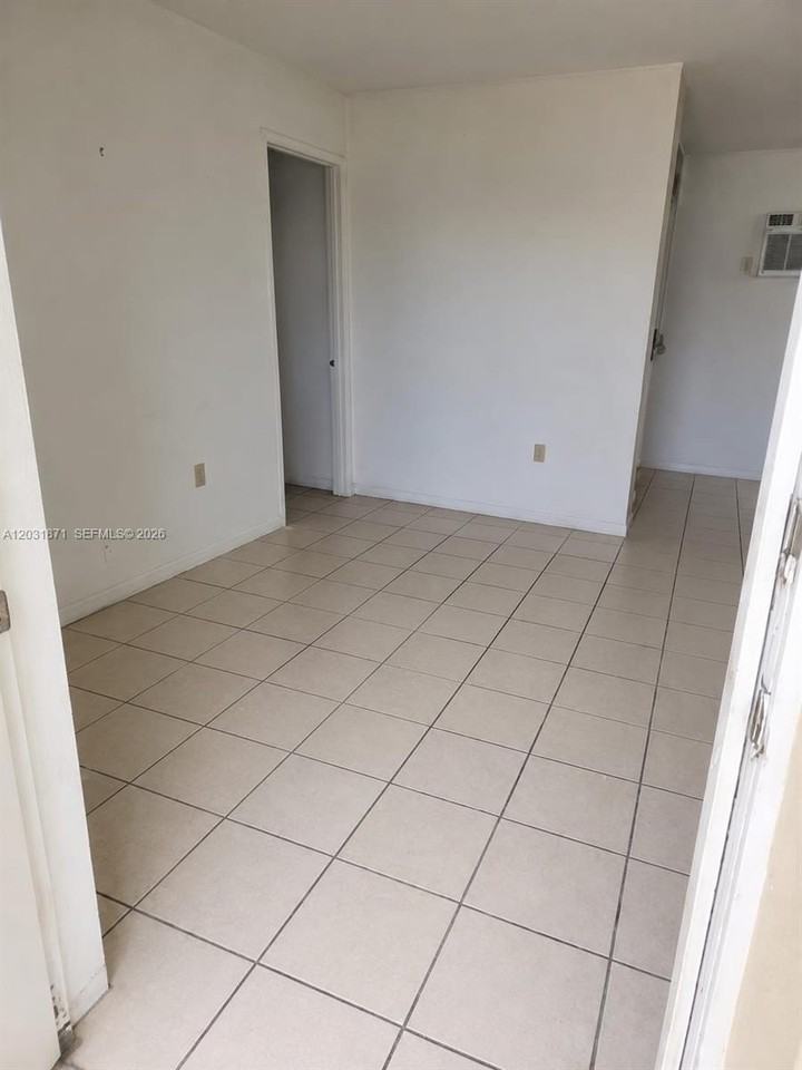 8935 Sw 28th St #8935 - Photo 6 of 10