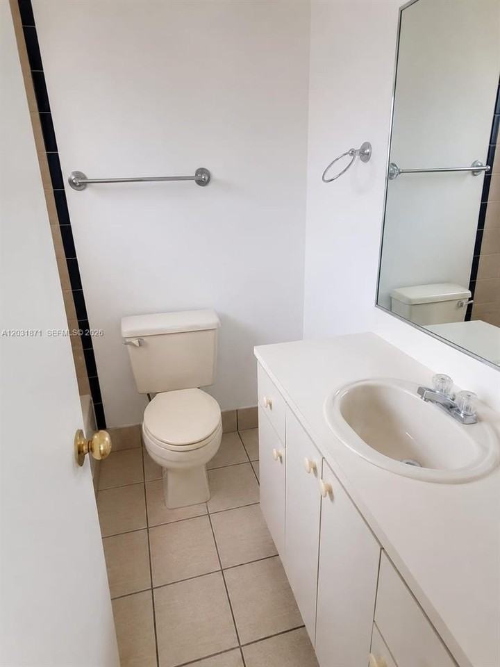 8935 Sw 28th St #8935 - Photo 7 of 10