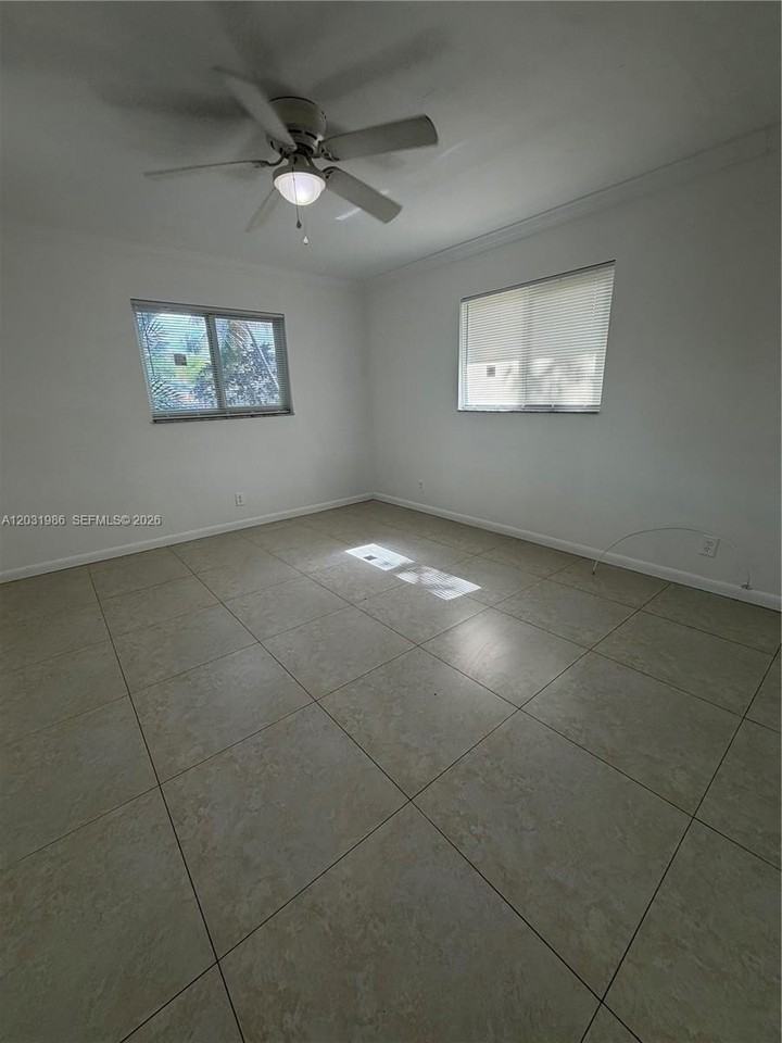 1831 Sw 24th St #W - Photo 5 of 15