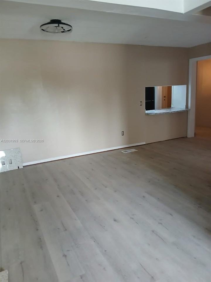 1400 Ne 148th St #2 - Photo 2 of 18