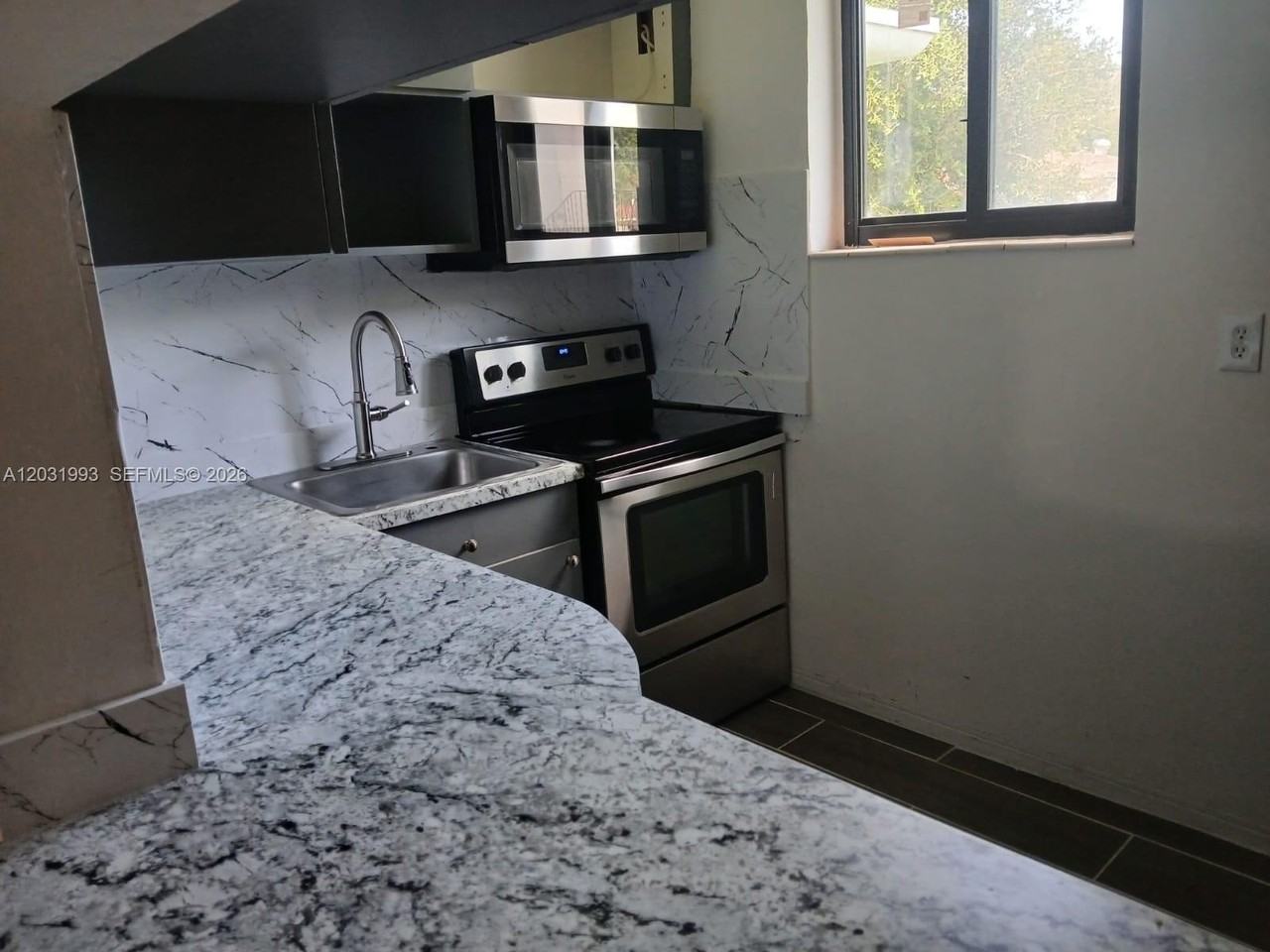 1400 Ne 148th St #2 - Photo 4 of 18