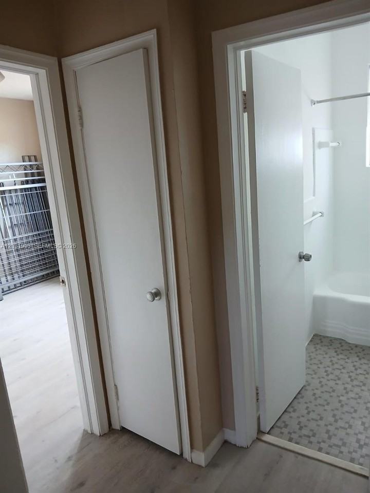 1400 Ne 148th St #2 - Photo 7 of 18