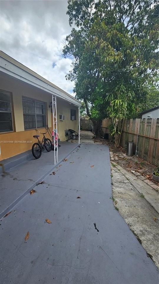 1840 Fern Rd #3 - Photo 3 of 10