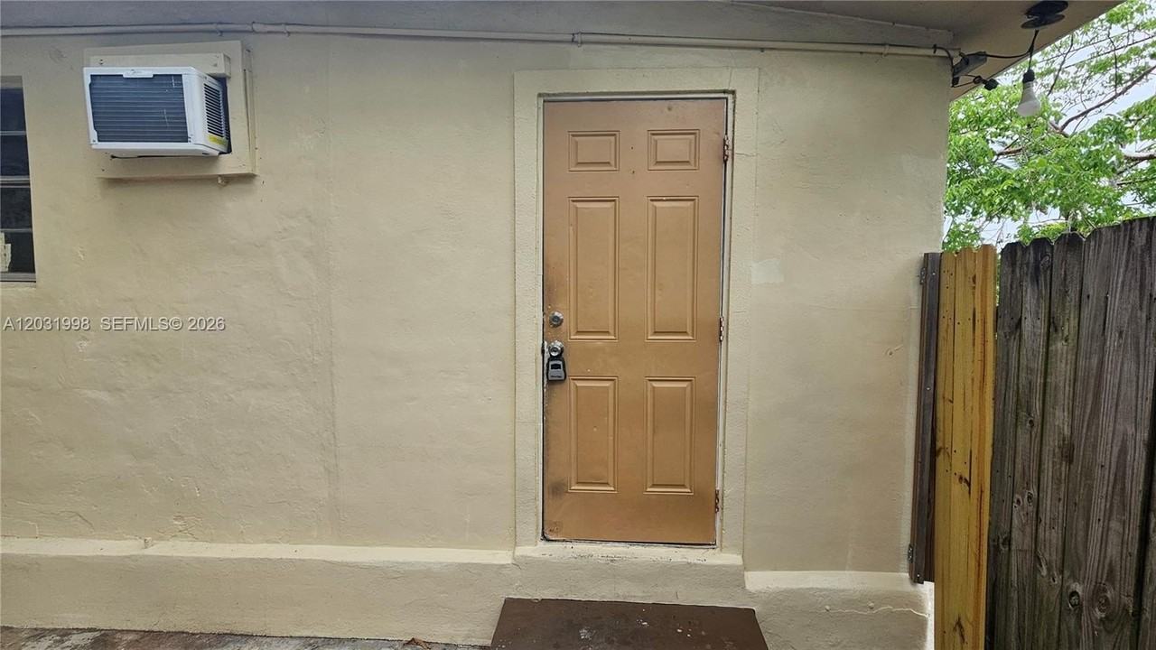 1840 Fern Rd #3 - Photo 4 of 10