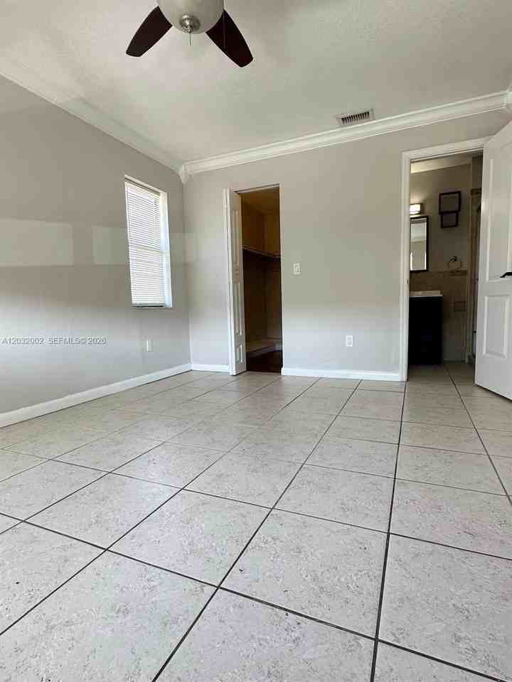 851 Ne 207th Ter #6-202 - Photo 7 of 22
