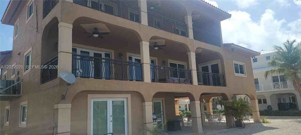 51 W Plaza Del Lago - Photo 3 of 43