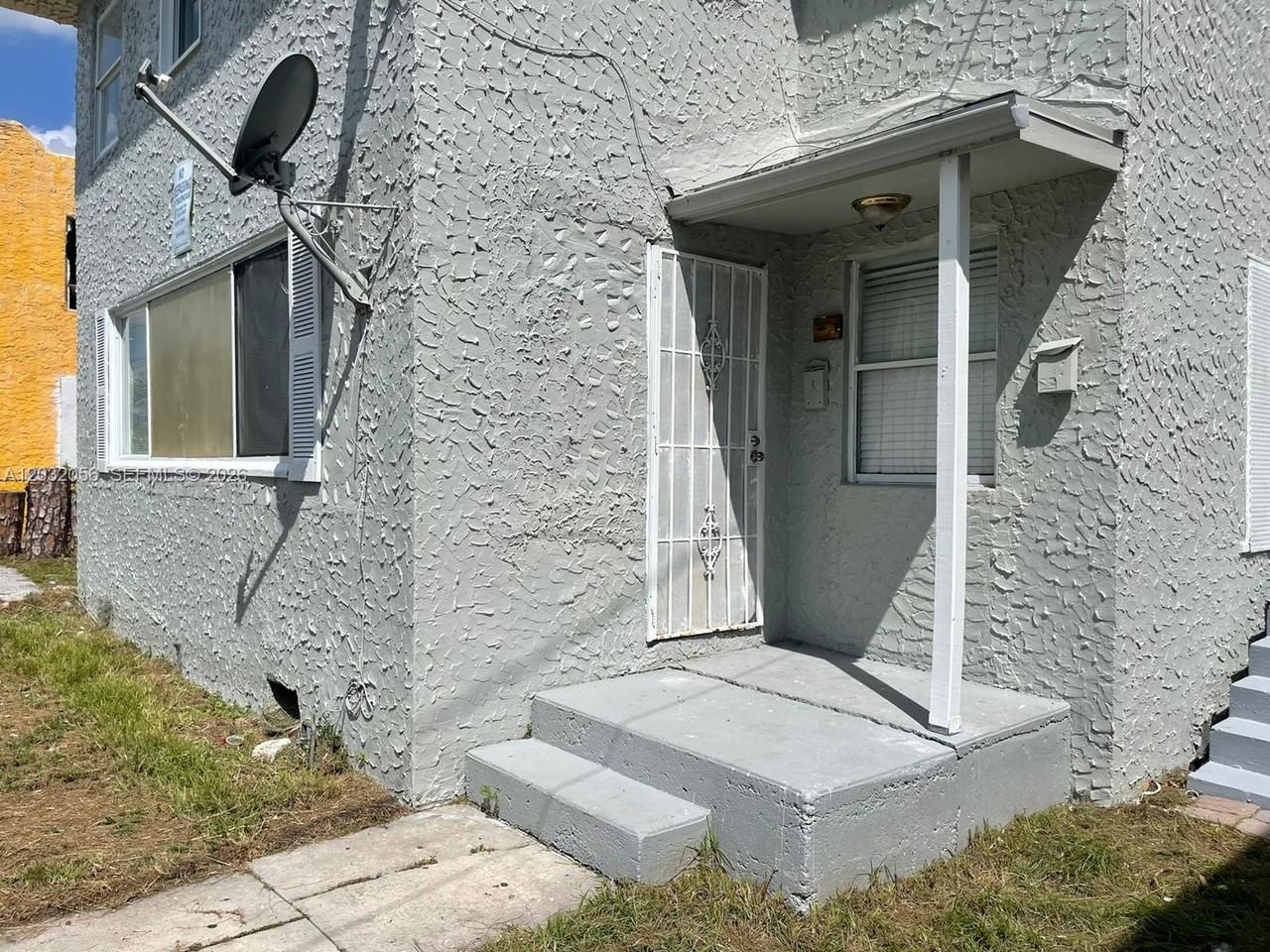 817 4th St #817 - Photo 2 of 14