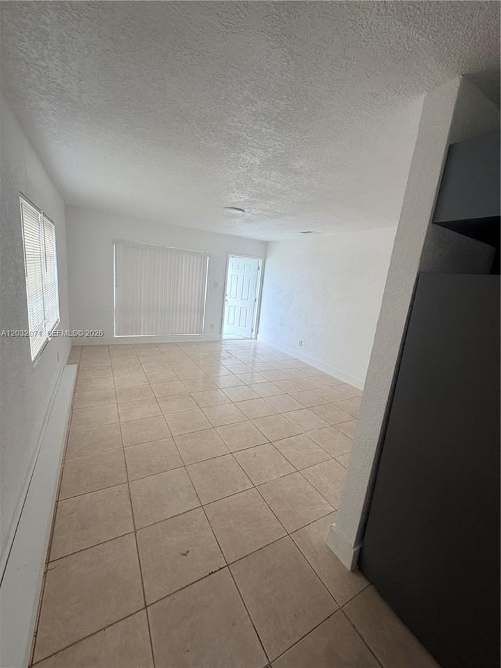 753 Sw 3rd Pl #753 - Photo 3 of 14
