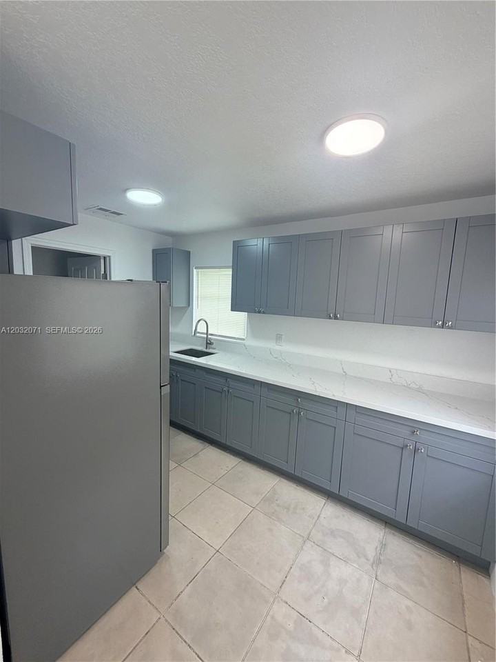 753 Sw 3rd Pl #753 - Photo 4 of 14