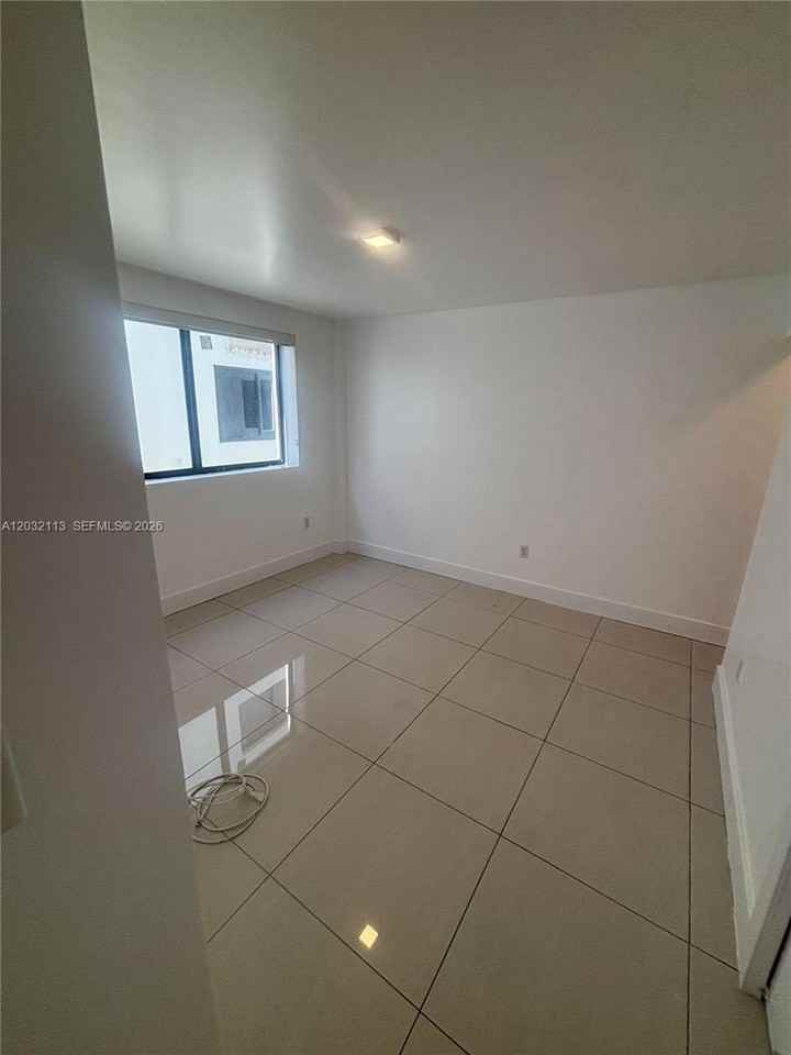 829 Sw 18th Ave #203 - Photo 7 of 10