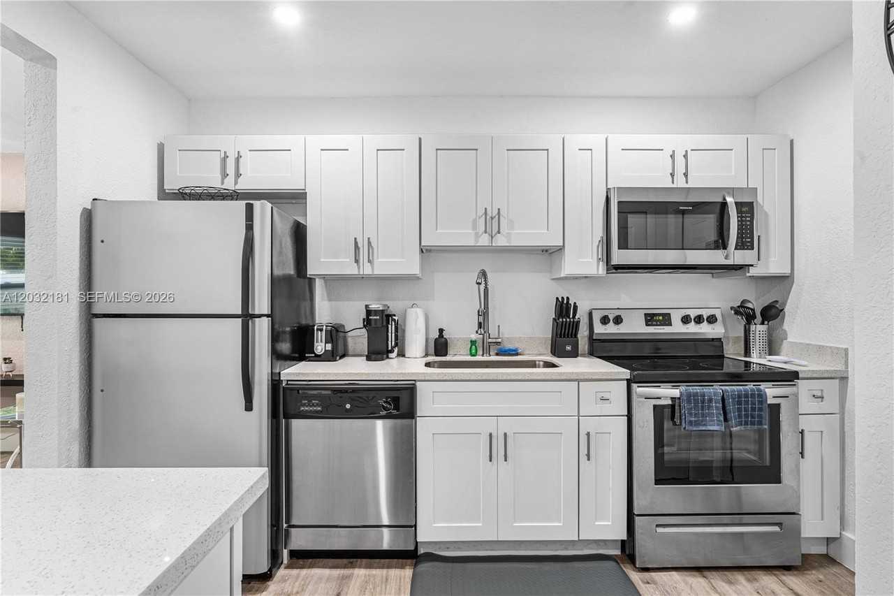 1521 Ne 118th Ter #1 - Photo 4 of 16