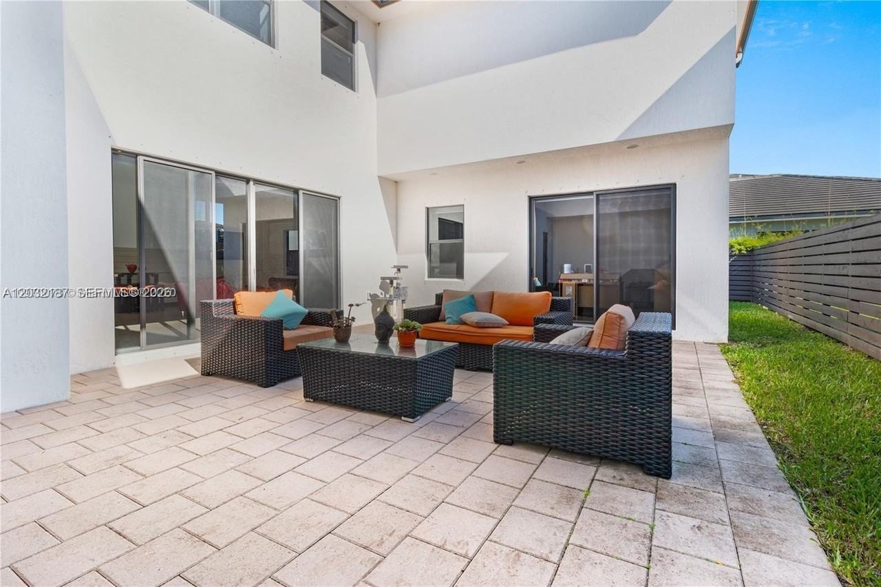 13659 Sw 159th Ave - Photo 5 of 24