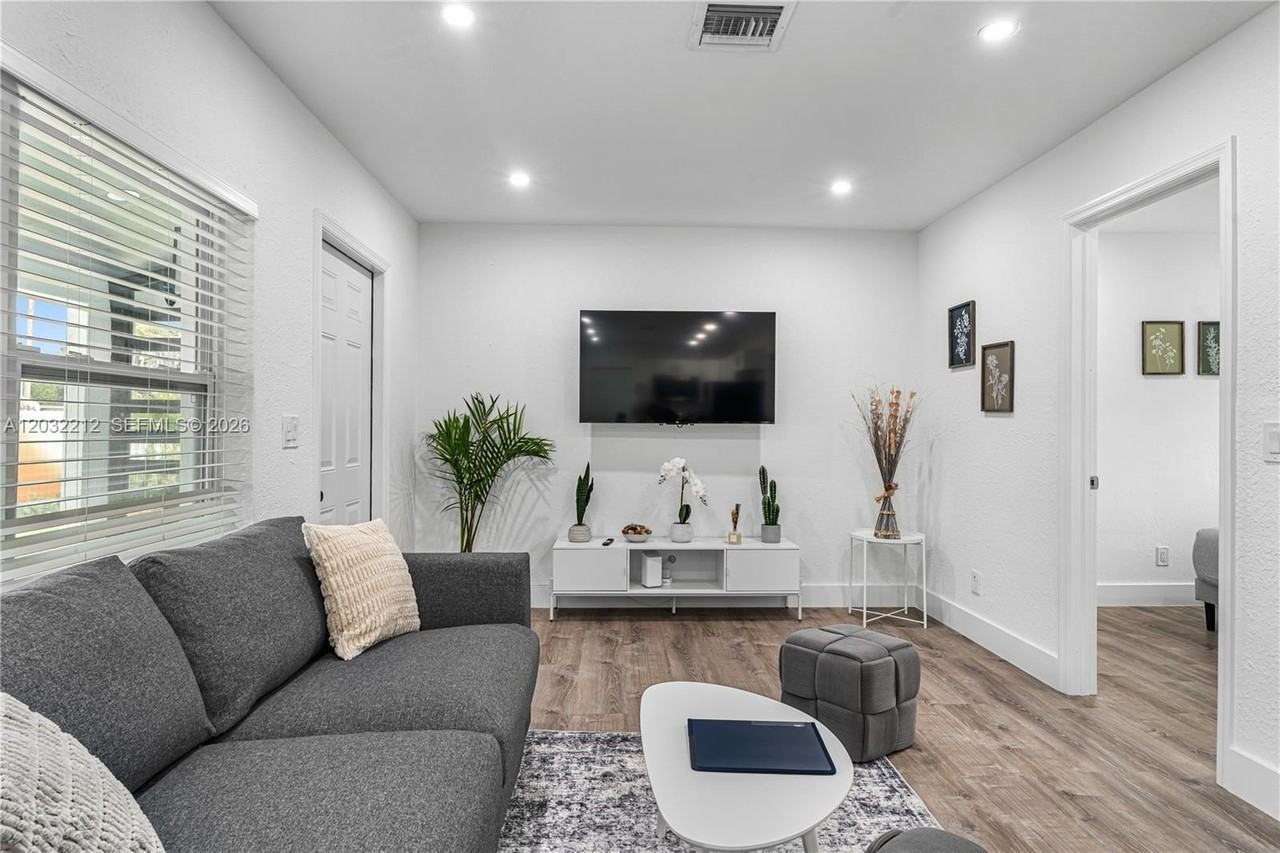 1523 Ne 118th Ter #2 - Photo 4 of 16