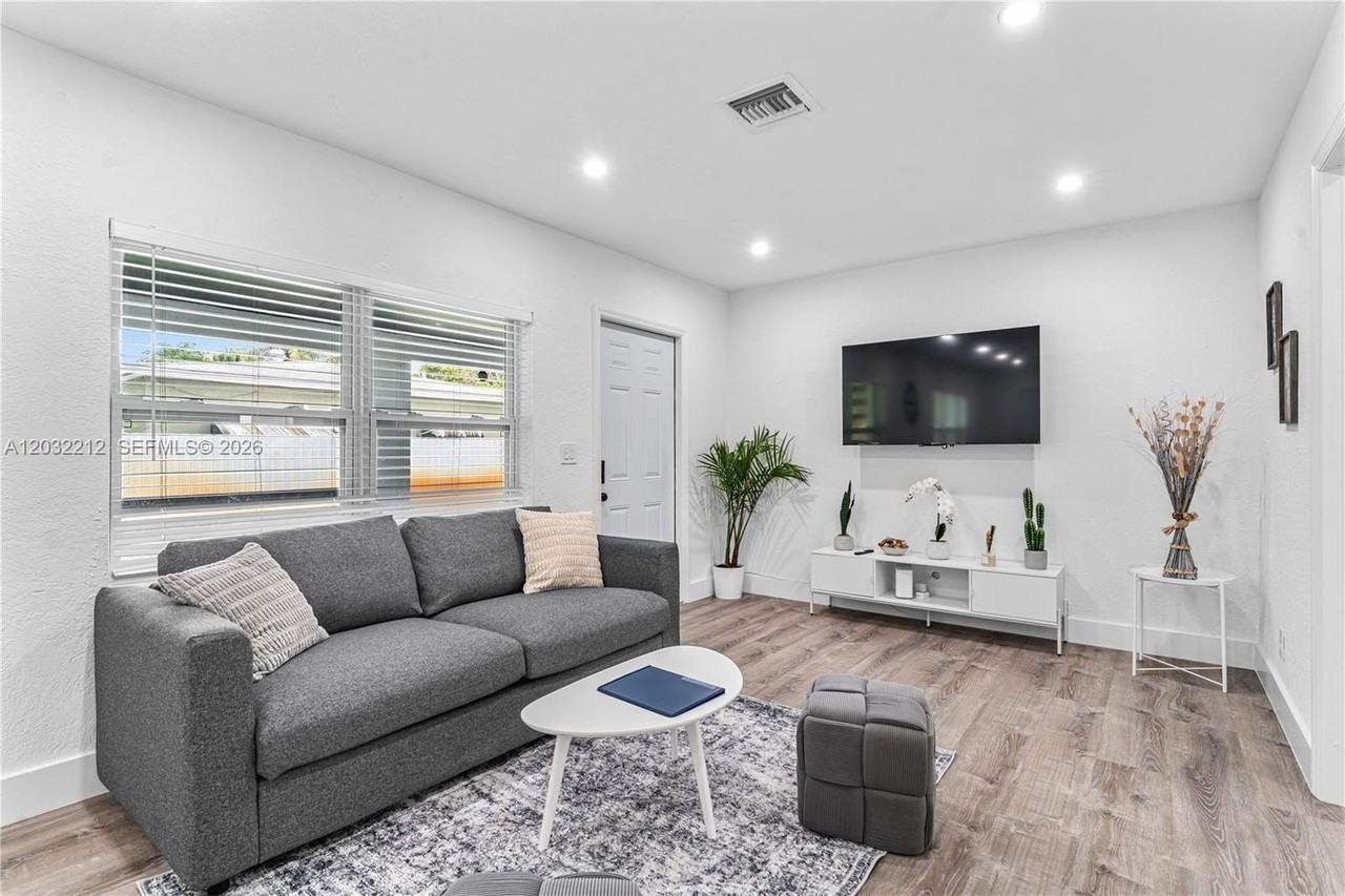 1523 Ne 118th Ter #2 - Photo 5 of 16