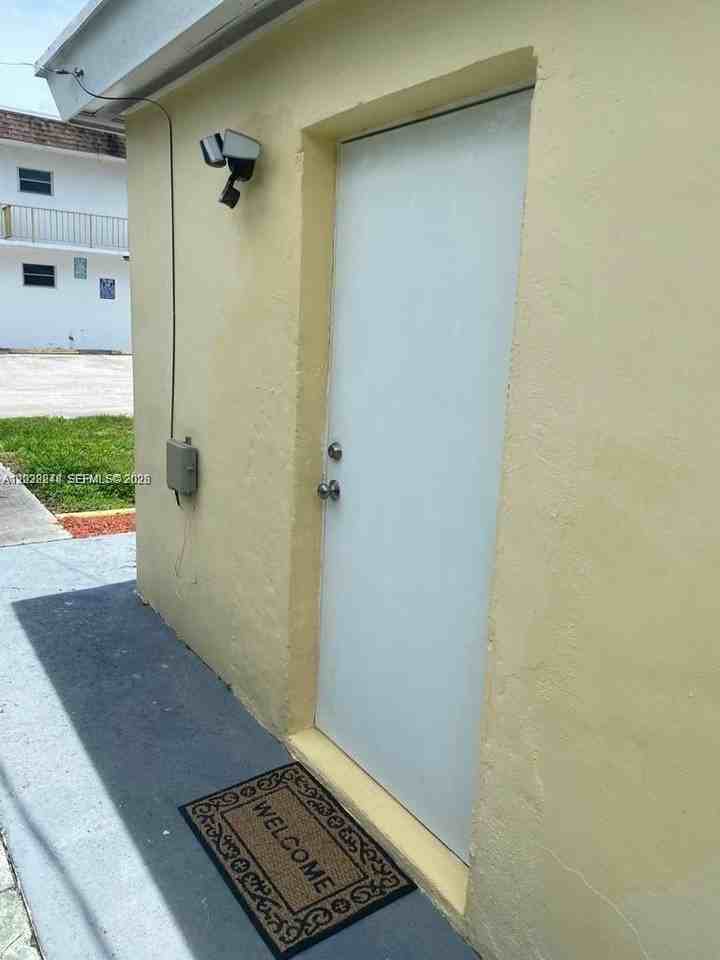 2526 Mckinley St #C - Photo 2 of 12