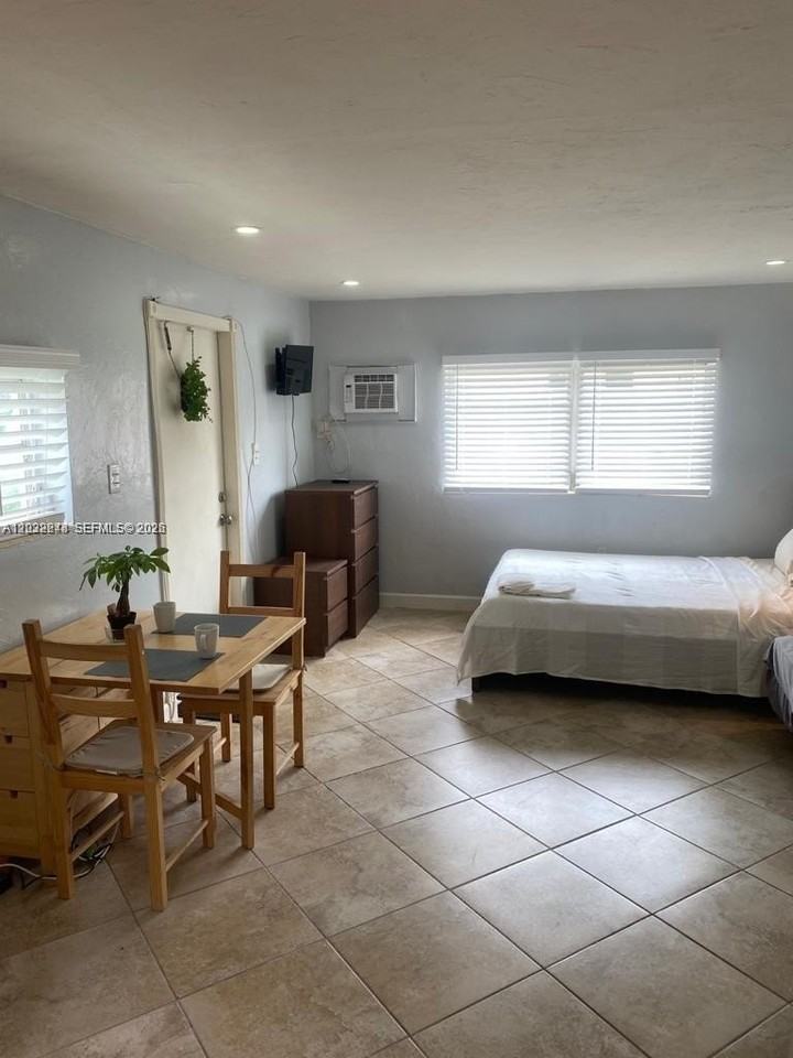 2526 Mckinley St #C - Photo 3 of 12