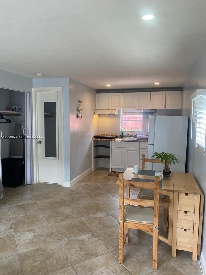 2526 Mckinley St #C - Photo 5 of 12